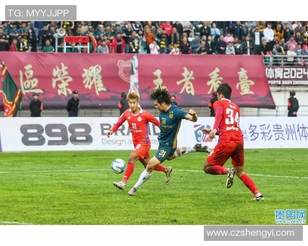 老年足球明星重返赛场精彩瞬间展现青春活力与团队精神